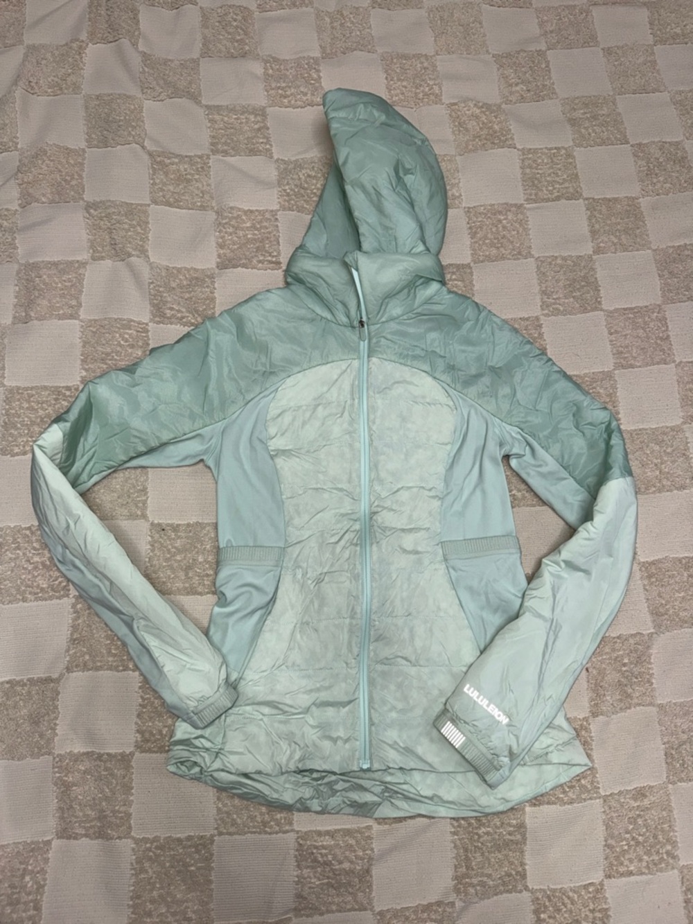 Lululemon Down for It All Jacket
Delicate Mint size 6‎